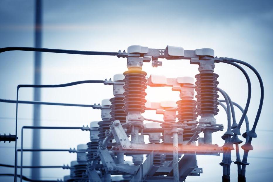 High voltage circuit breaker in a power substation